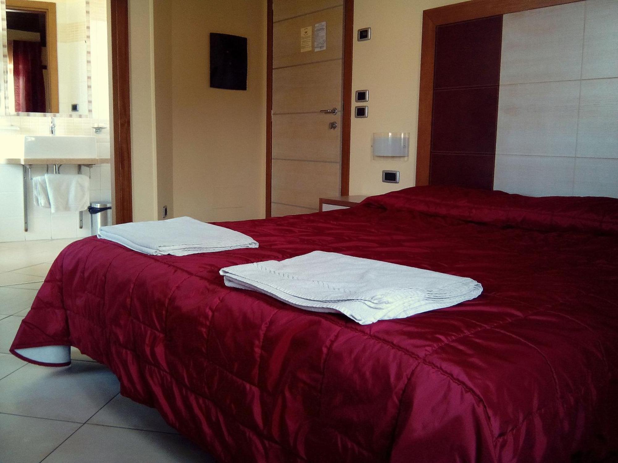 Hotel Conte Ruggero Serra San Bruno Quarto foto