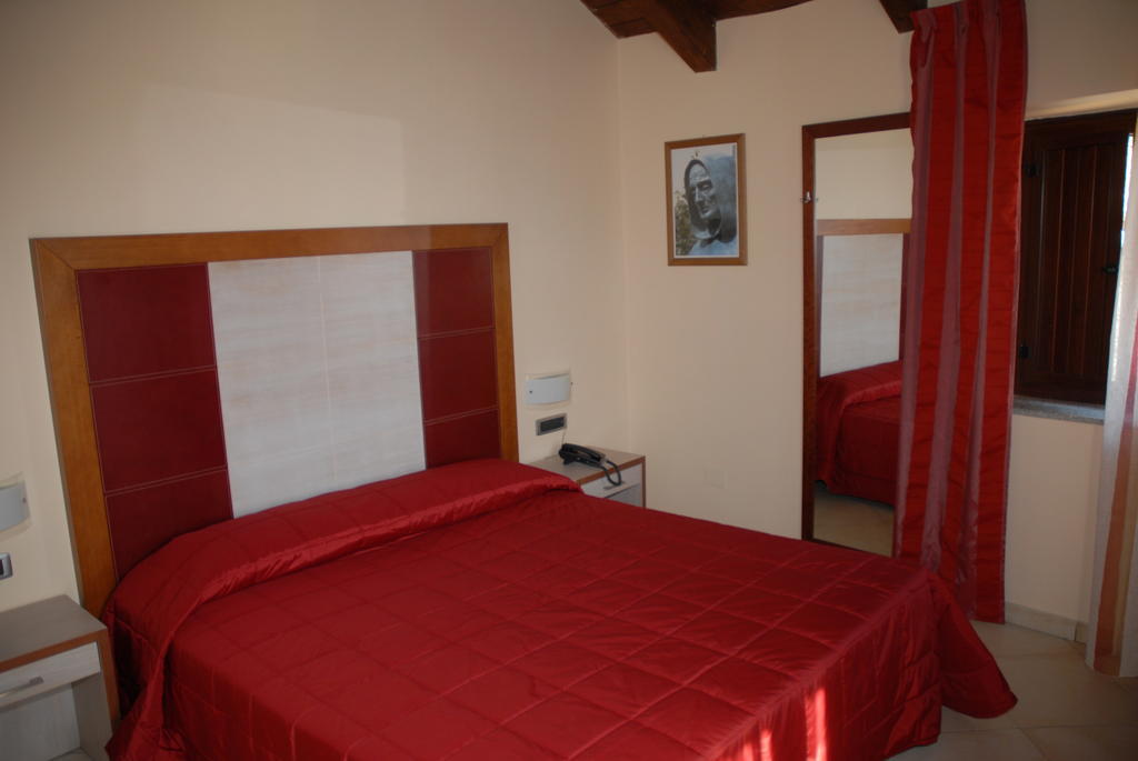 Hotel Conte Ruggero Serra San Bruno Quarto foto